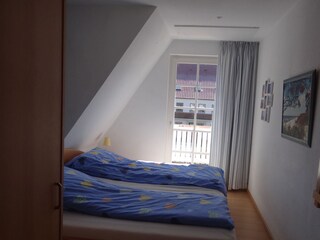 Schlafzimmer mit Doppelbett