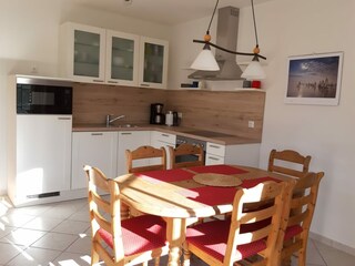 Küche mit Essbereich