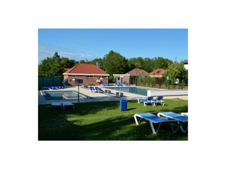 Beheiztes Schwimmbad um die Ecke