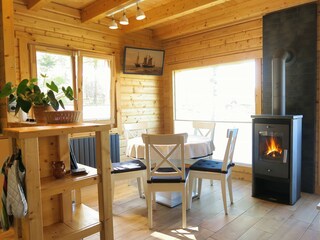 TV und Kamin für gesellige Abende
