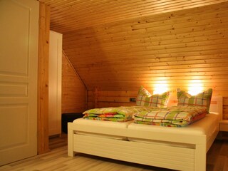 Schlafzimmer 1 mit Doppelbett