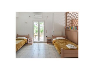 Apartment Kamilari Features 7