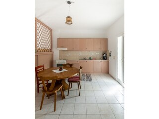 Apartment Kamilari Features 8