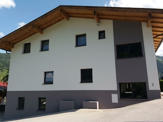 Neue Ansicht vom Haus hinten