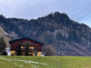 Haus Bergblick in Rauris mit Gondel im Hintergrund