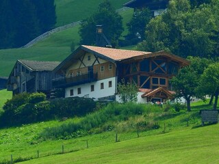 Langrieshof Außenansicht im Sommer hinten