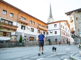 Grimming_AnkunftimHotelGrimming-min