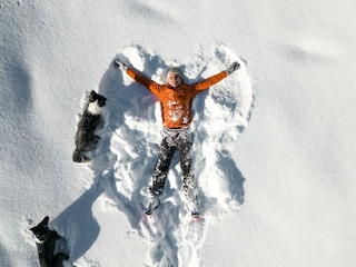 Schneeengel und Schneehunde