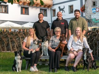 Grimming_DieGastgeber-min