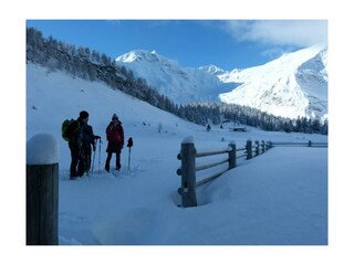 im Hintergrund der hohe Sonnblick