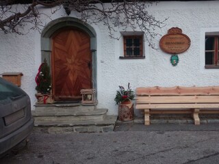 gemütliches Rasten auf der Hausbank