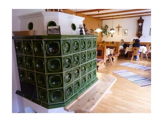 Kachelofen im gemütlichen Stüberl