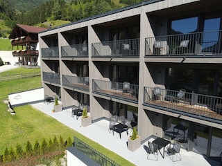 Sommer-Aussen-Seitenansicht