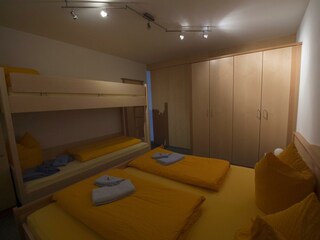 Schlafzimmer Wg. 2