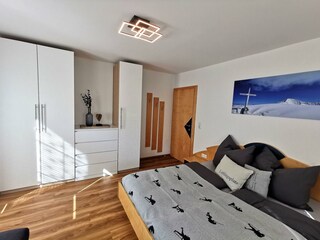 Schlafzimmer 2 mit Doppelbett und Schlafsofa