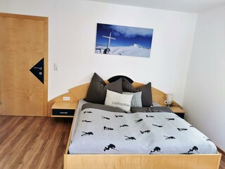 Schlafzimmer 2 mit Doppelbett und Schlafsofa