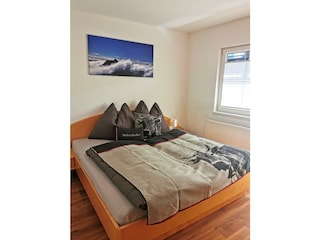 Schlafzimmer mit Doppelbett