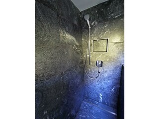 Begehbare Dusche mit Fußbodenheizung
