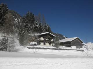 Voglbachhof im Wintermantel