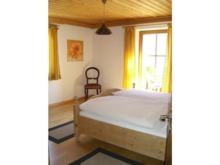 HT Schlafzimmer Fenster & Balkontüransicht