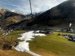 Spätwinter - Rechts Haus Bergblick in Rauirs