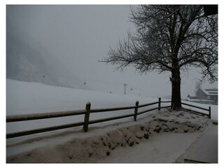 Schnee bis zum Haus Bergblick in Rauris P1090152