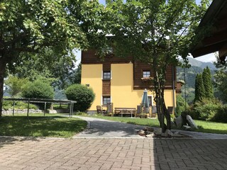 Garten und Parkplatz IMG_2946