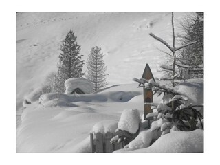 spielplatz-im-schnee