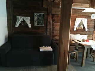 Wohnzimmer mit Couch im Appartement Obstgarten