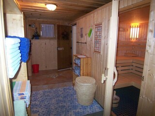 Wellnessoase mit Sauna, Dampfbad, Ruheraum Kneipp.