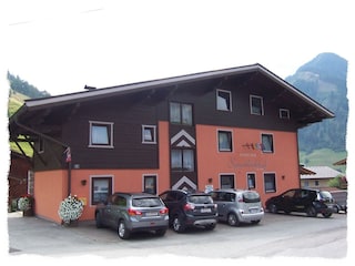 Pension Sonnblickhof mit Parkplatz