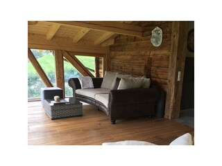 Wohnzimmer im Wintergarten im Appartement Panorama