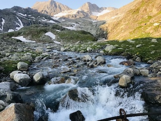 72A8A36C-9E28-4382-BA10-875214FDAA9E