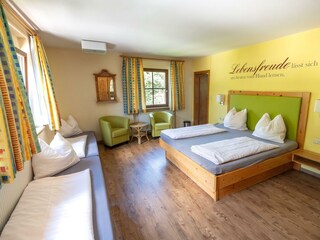 306 - 20240810-DSCF3353-min