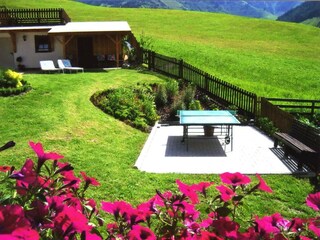 Liegewiese mit Tischtennis