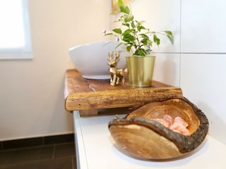 BA805725-E451-443D-B1AE-211DA6B8D48D