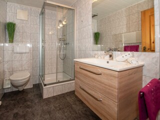 neu renovierte Bäder in allen Zimmern undWohnungen