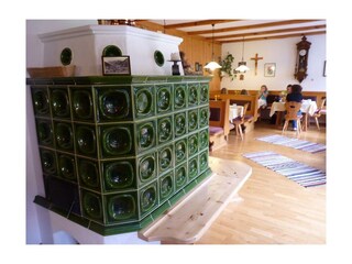 Kachelofen im gemütlichen Stüberl
