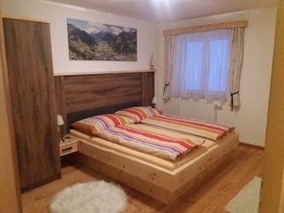 Schlafzimmer 1