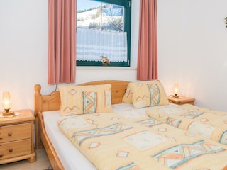 Schlafzimmer 2 (2)