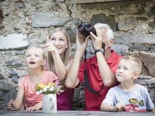 Raurisertal Familie Fernglas(c)TVB Raurisertal Fot