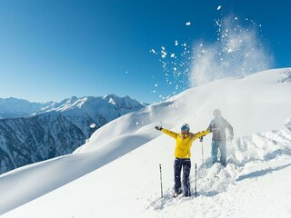 tiefschnee_spass_c_michael_gruber_tourismusverband