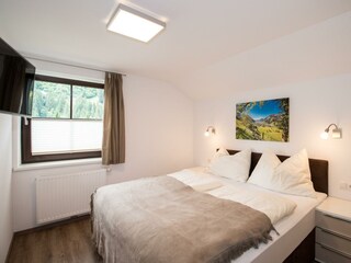Schlafzimmer 9