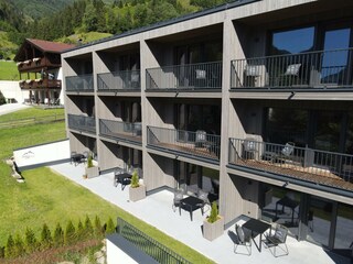 Sommer-Aussen-Seitenansicht