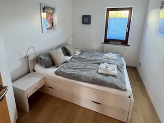 Schlafzimmer 1