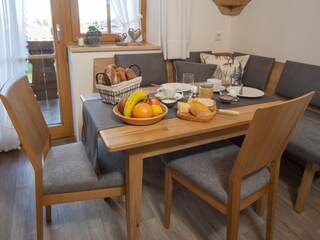 ...auf Wunsch Ammergauer Alpenfrühstück...