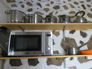 Microwave oven with grill function