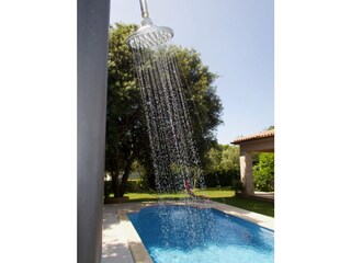 Dusche am Pool