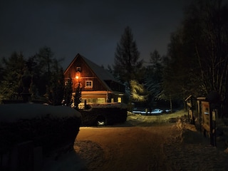 Ihre Unterkunft an einem Winterabend