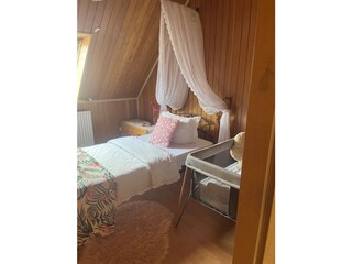 Das kleine  Schlafzimmer..